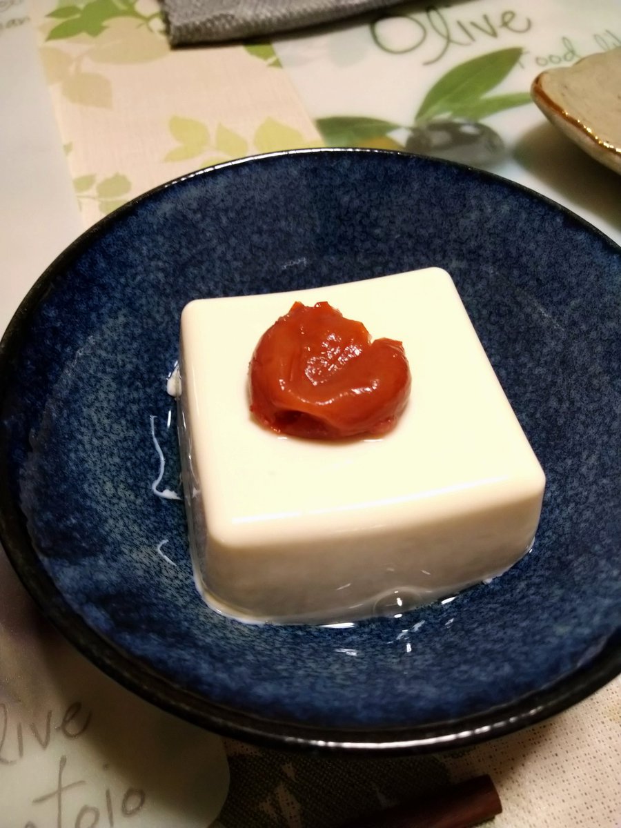 torataro_hiro's tweet photo. #おうちごはん
2023年8月10日の晩ごはん
・焼きサバ
レモン添え
・豚キムチ
豚肉、キムチ、キャベツ、ニラ、えりんぎ
・絹ごし豆腐　
梅干しと一緒に

今日も暑い一日でした
皆さんお疲れ様です https://t.co/z1OwGcOcIv