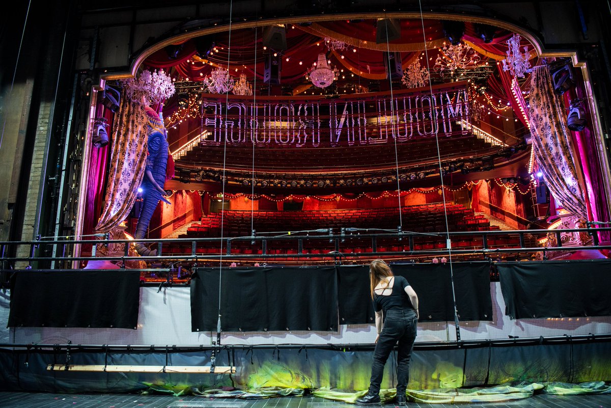 moulinmusicaluk's tweet photo. We're ready to Get Technical! 🎩  

Today a brilliant bunch of aspiring theatre makers get a glimpse behind the rouge curtain here at the Piccadilly Theatre! ❣️ https://t.co/BJrz7SYXzj