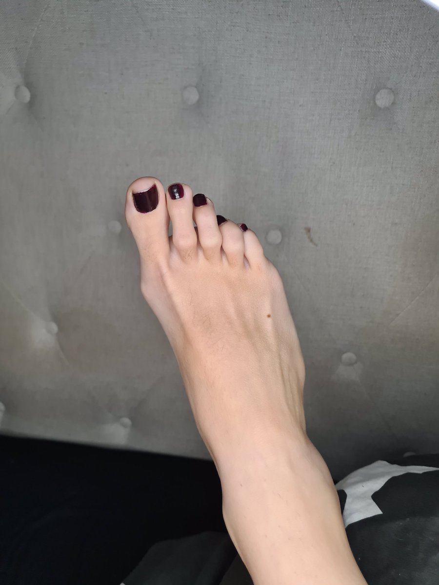 CandyKilverfeet's tweet photo. @footslave845 Size 9 with long toes https://t.co/MQbd9oPjiG