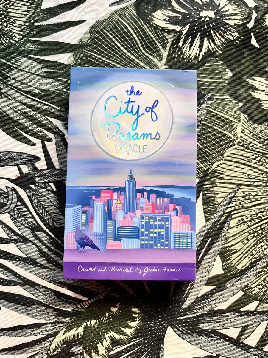 paritarot's tweet photo. แกะกล่องไพ่ที่ได้จาก 8.8 ค่า✨
The City of Dreams Oracle🌃 เป็นสำรับไพ่ Oracles ที่ได้รับแรงบันดาลใจจากมหานครนิวยอร์ค เรื่องราวและ mood ของไพ่จะเป็นการสร้างกำลังใจและเติมพลังให้กับการใช้ชีวิต🌟
#parireview https://t.co/uaRn6oGjqA