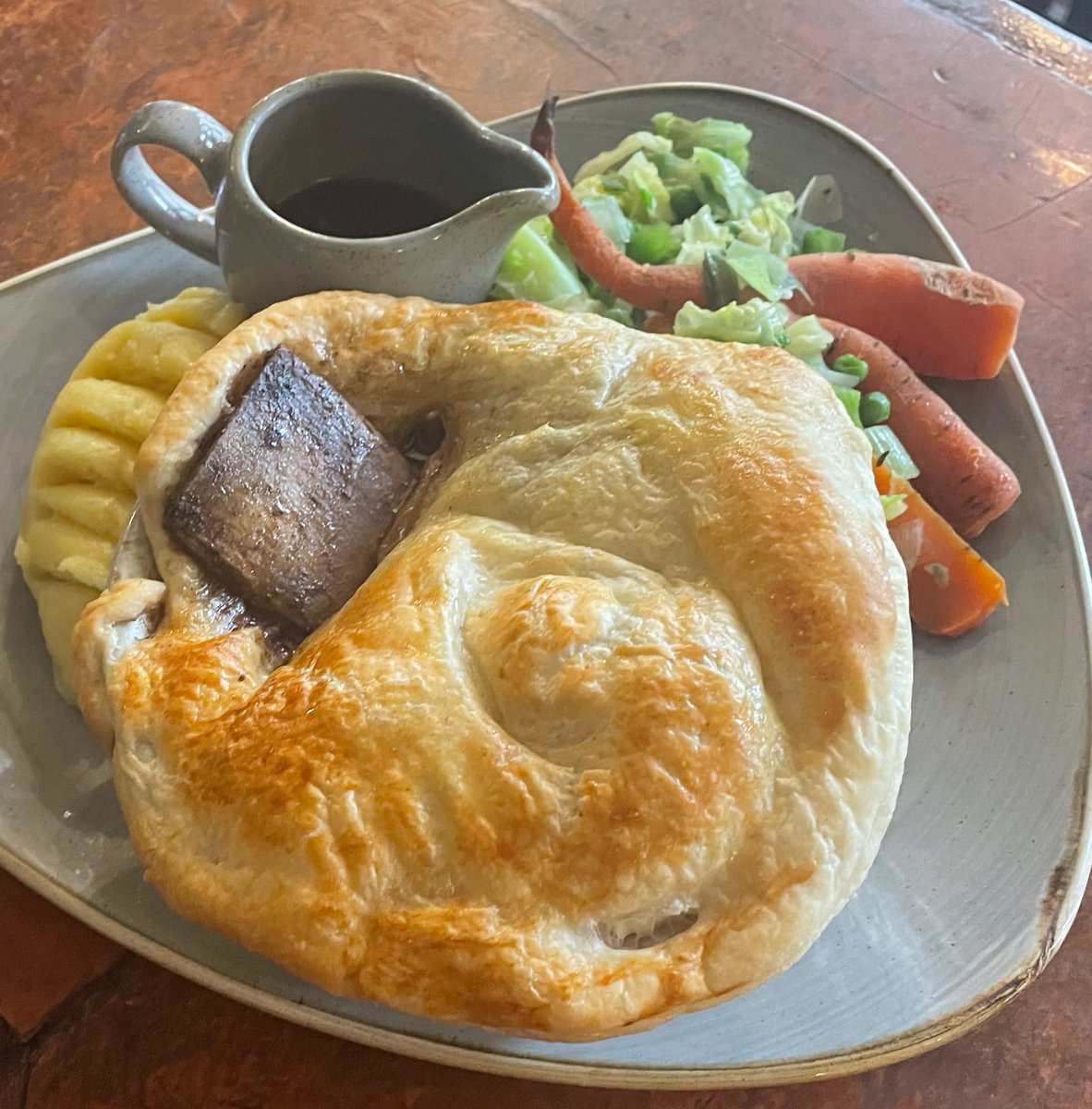 Join us for lunch #thestrandlondon #nicholsonspubs #londonpubs #pubfood #westend #theatrepubs #realale #caskale #pieandmash