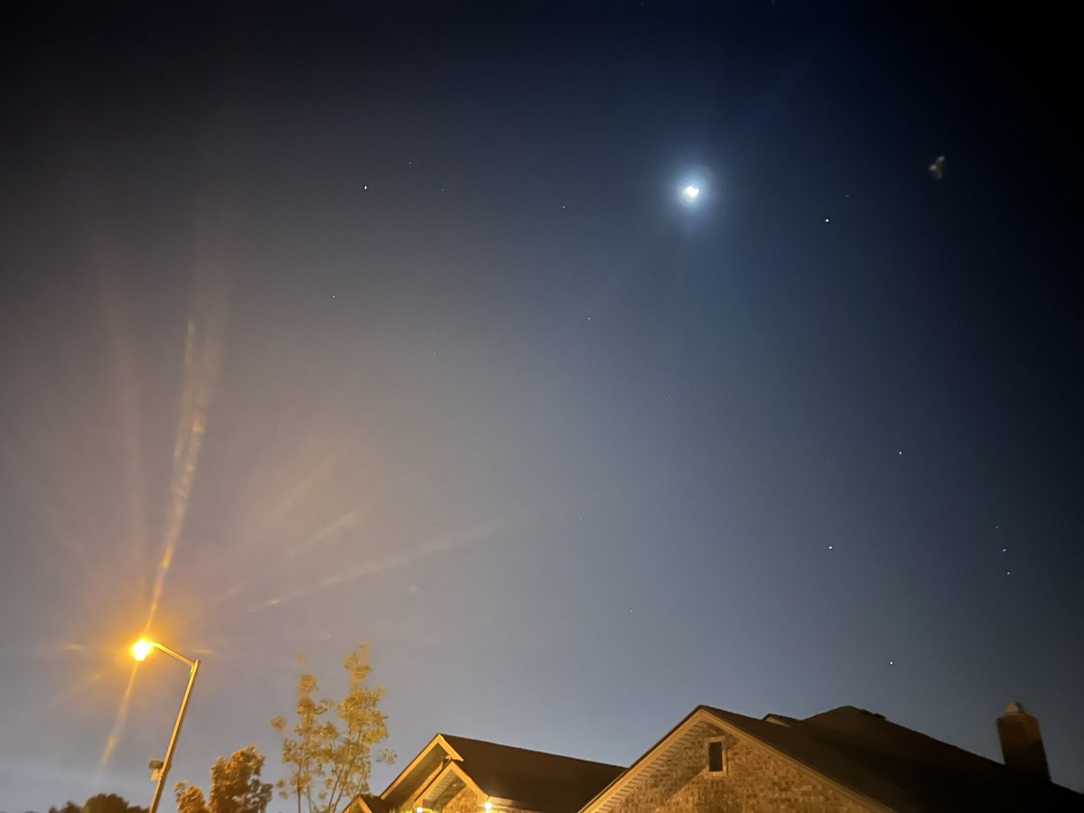 sean110423's tweet image. Early morning workout. 7 minute warm up, 20 minute tempo, 5 minute cooldown. Ran 3.23 miles with Nike⁠ Run Club #nrc #marathontraining #dogrunning #temporun #texas #summer