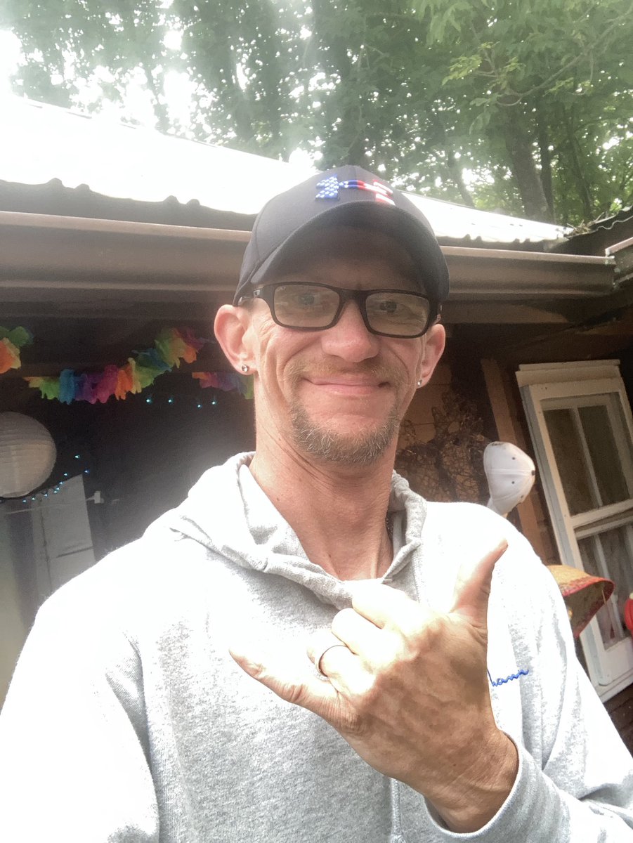 jhcowboy3's tweet image. 3 and a half years without a drink, not bad for a raging alcoholic lol 🤙🏻 #NoBooze #YeahBro