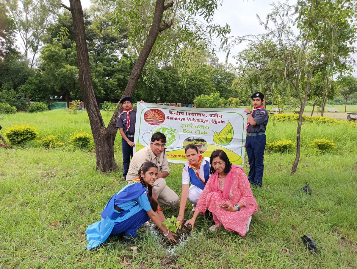 MukeshK79937054's tweet photo. Tree plantation drive has been organized at Kv Ujjain  on account of international tribal day under Azadi ka AMRIT MAHOTSAVA Celebration https://t.co/ofay7lbVhp
