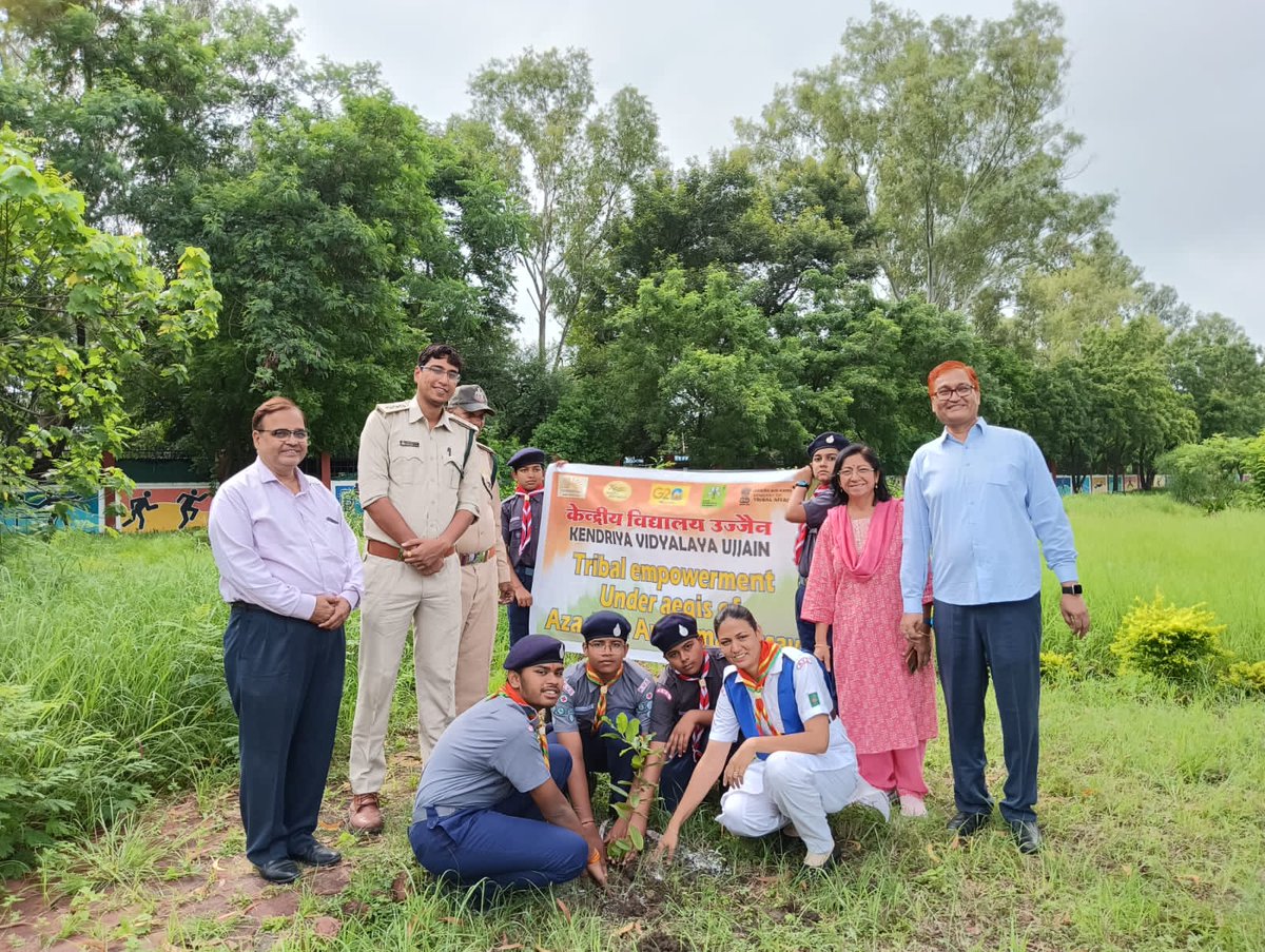 MukeshK79937054's tweet photo. Tree plantation drive has been organized at Kv Ujjain  on account of international tribal day under Azadi ka AMRIT MAHOTSAVA Celebration https://t.co/ofay7lbVhp