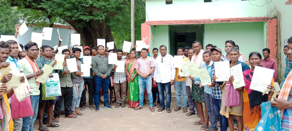TNarayanpatna's tweet photo. Camp at Langalbeda GP Office on 10.08.2023. Distributed 22 no. of GKP Pattas and 39 no. of FRA pattas to the villagers of the GP. 

@dmkoraput 
@rdmodisha https://t.co/kv6IpjhpaY