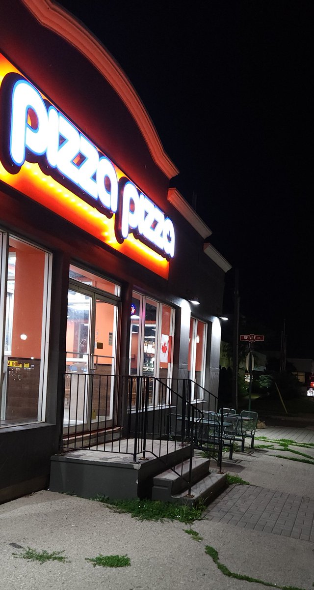 thheyworth's tweet photo. A abstract photo #photography  #pizza  #nightlife  #Time  #photography  #abstract https://t.co/PMZyDDoep0