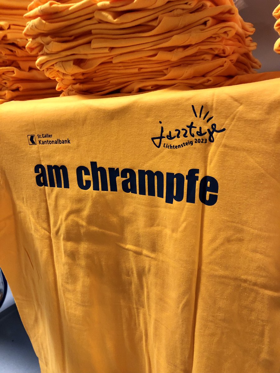 Jazztage's tweet photo. Unsere Chrampfer:innen stehen mit neuen Shirts bereits in den Startlöchern 🧡💛 Ebenso stimmt sich das 28-köpfige Bauteam für den grossen Aufbau ein 🛠️
 #jazztagelichtensteig https://t.co/m15O0Dr5zt