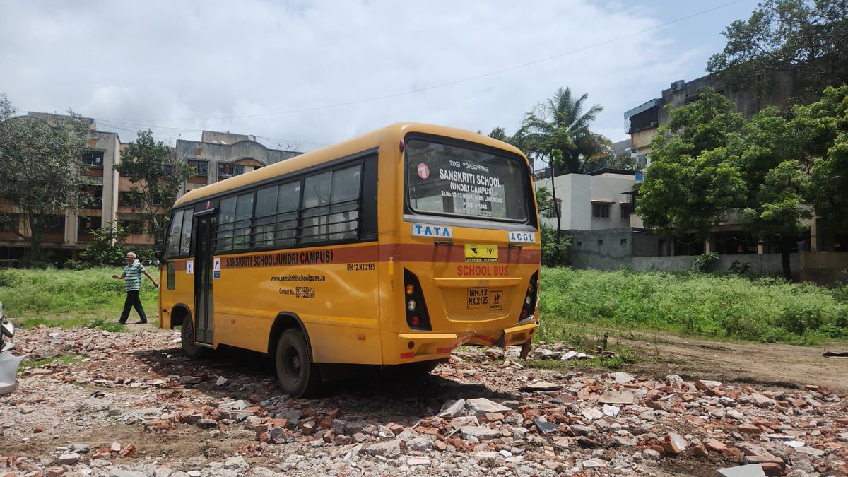 pulse_pune's tweet photo. Horrible Accident took place today when a speeding truck hit 6 to 8 vehicles on Katraj Kondhwa Road at Khadi Machine Chowk wherein 5 people were injured and one biker died on the spot. 

@PMCPune @kbchsa @ChetanVTupe @supriya_sule @sanjaycjagtap 

When will the road work be over on Katraj Kondhwa Road ?
