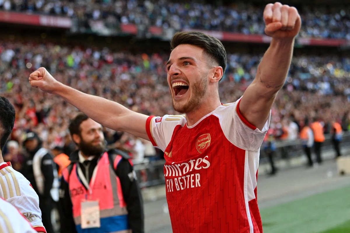 StatmanDave's tweet photo. Declan Rice ranked in the TOP 10 of Premier League players for last season for:

[8th] Progressive Passes - 240
[4th] Tackles + Interceptions - 169
[3rd] Passes into the final third - 233
[1st] Switches of Play - 60

Complete midfielder. https://t.co/3q7vxiaWBd
