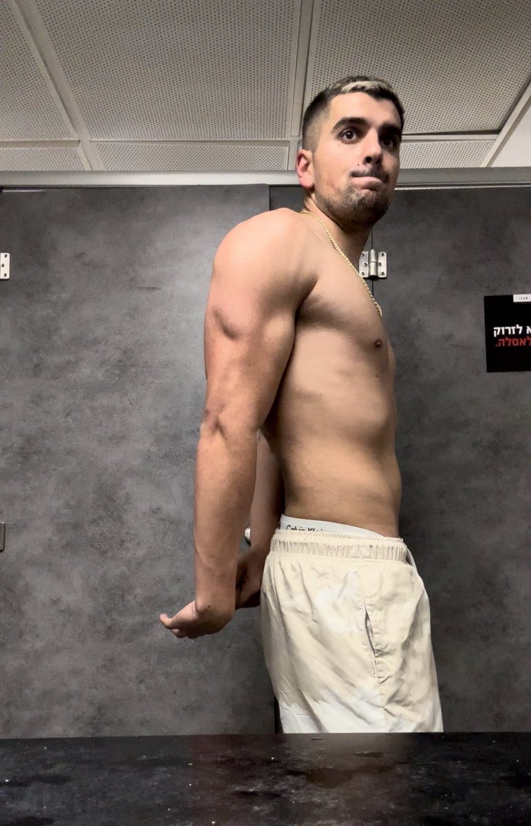 Today marks a year of my working out. Started gym, started going back to MMA class as I used to when I was younger. 

I’m 15kg less now, body &amp; soul feeling better than ever. 

Do yourself a favour and go work out, even 2 times a week! 😃