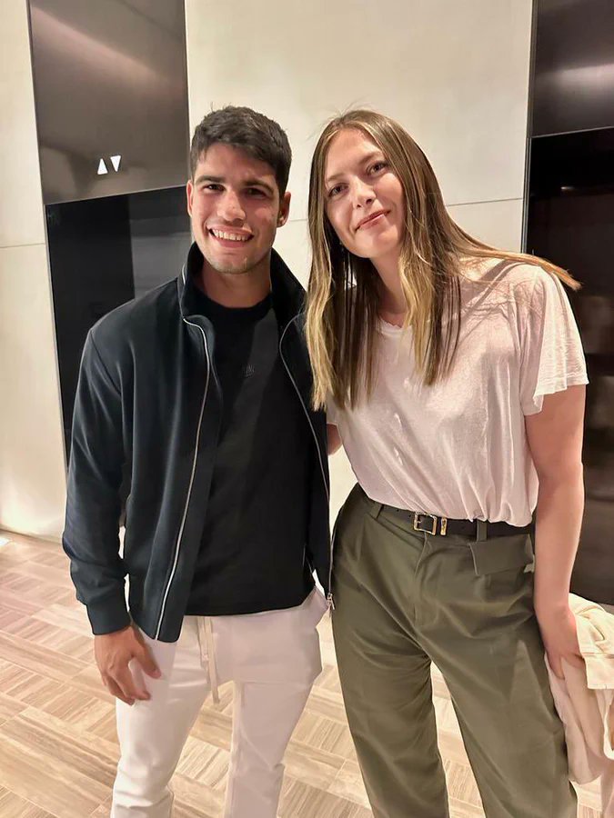 jmgmoron's tweet photo. ¿Qué habría dicho el Carlos Alcaraz de 2019 si le dicen en ese momento que en 2023 Maria Sharapova iba a pedirle que se hiciera una foto con él? https://t.co/VC1vJgbU8y
