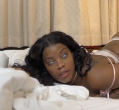 random hoe on twitter: "dreadheads do it the best"

how she looks when i catch her ass and eat that pussy from the back😭