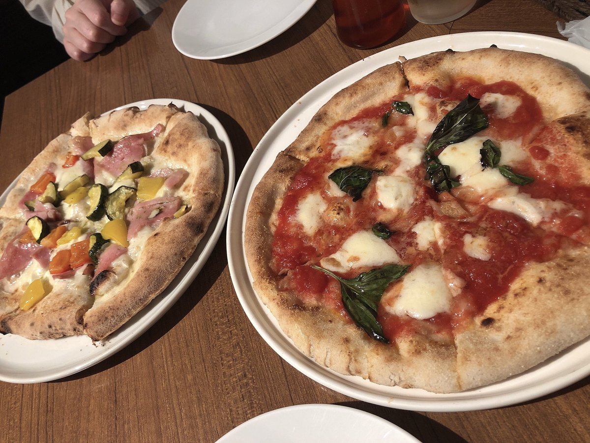 久々のランチはピザ🍕✨
仲良く半分ずつ違う味をシェア🥰🥰