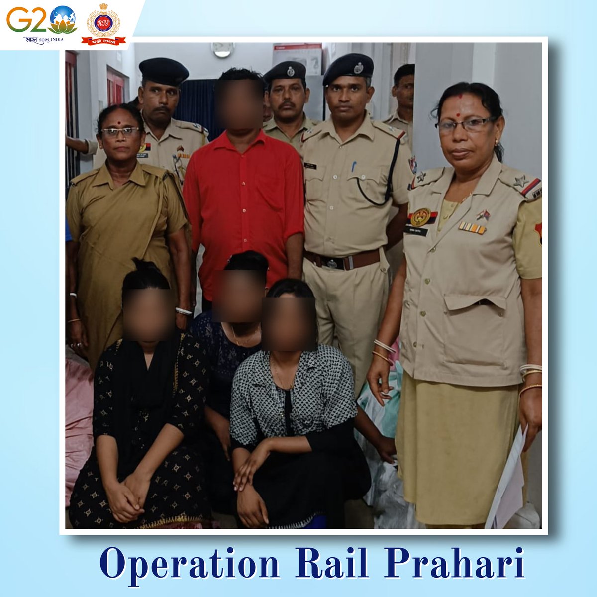 A united front for security! #RPF & #GRP's combined efforts in Agartala led to the arrest of 04 Bangladeshi nationals who entered Indian territory illegally. #OperationRailPrahari #Cooperation @rpf_nfr1 @RailMinIndia @AshwiniVaishnaw