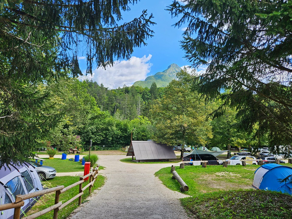 Avtokampi.si tweet media