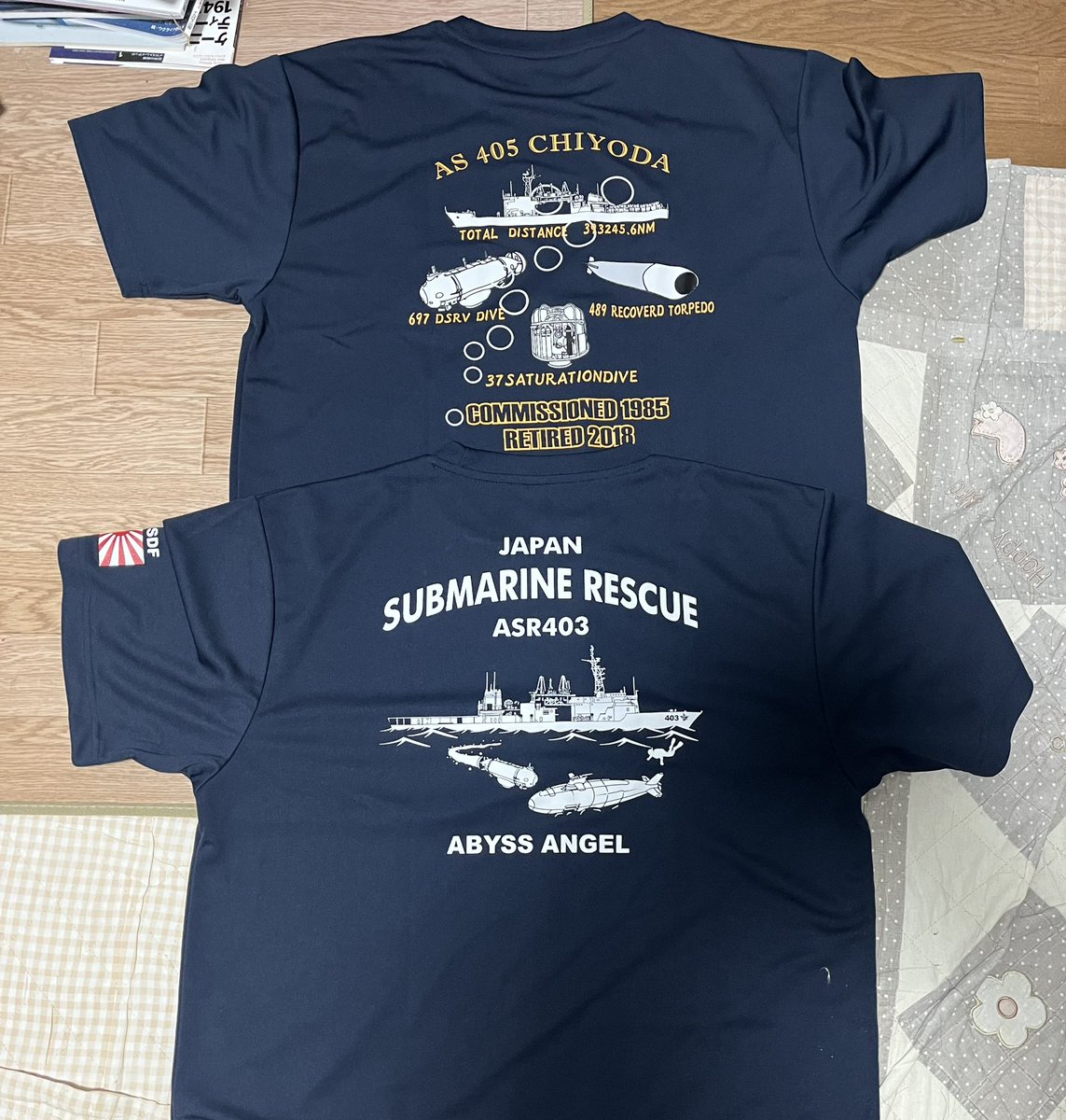 koni_ch47ja's tweet photo. From呉　
潜水艦救難母艦ちよだ（AS-405）
除籍記念Tシャツ弾着❤️❤️❤️

バックプリントも素晴らしい👏👏
さて…先日弾着した、
潜水艦救難艦ちはやTシャツと、どっちを先に着ようかしら😍😍😍

@seifukunofuji 

#制服のフジ
#潜水艦救難母艦ちよだ
#AS405
#DSRV
#除籍記念Tシャツ https://t.co/e4xkKI4t25