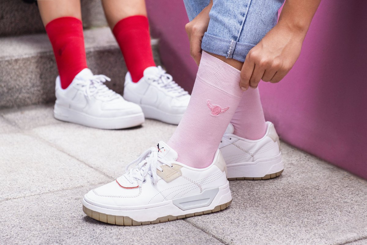 Stil sahibi olmanın zamanı geldi! 🔥 Merserize çoraplarımızın büyüleyici renkleri ve eşsiz dokusuyla tarzınızı öne çıkarın. 
Tüm renkleri ve onlarca çeşidiyle şimdi web sitemizde. 🧦
#MerserizeModası #colorcool #ÇorapModası #coraptoptan #bolero
#RenkliÇoraplar #RahatÇoraplar