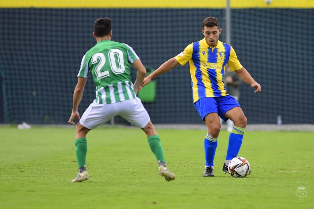 CANTERA | Óliver Viera (30/08/2001, Gran Canaria), nuevo refuerzo para Las Palmas Atlético

📌 Lateral izquierdo

📌 En las dos últimas temporadas ha estado jugando en Segunda Federación (San Mateo y Cádiz B)

📌 Se formó durante 10 años en la UD Las Palmas