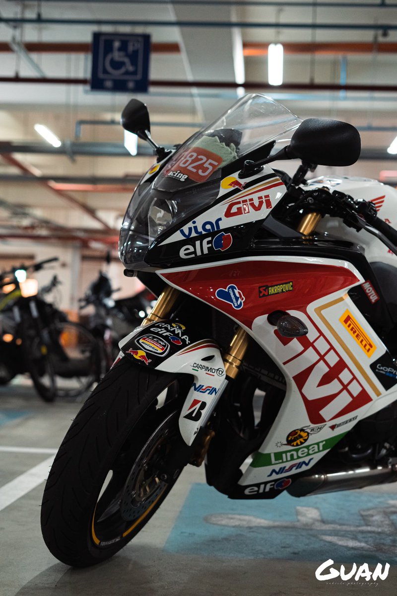 Kanmuri1127's tweet photo. Honda CBR600F 
一個瘋子朋友新買的二手車
#Honda #cbr600f #本田 https://t.co/zTRE7gQOjq