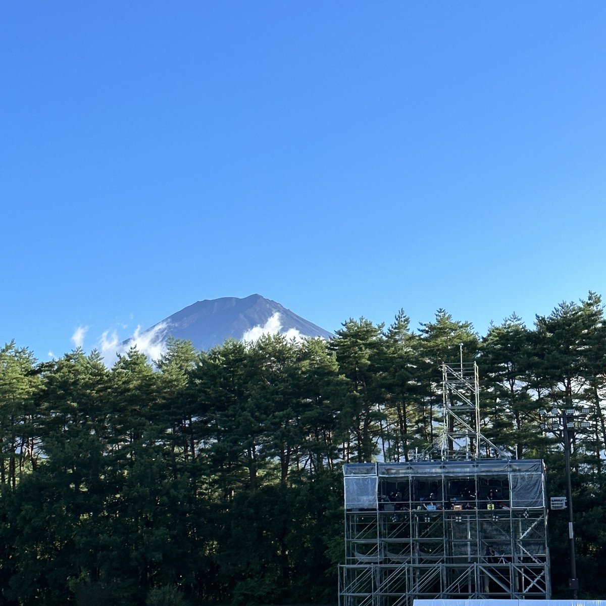 流石晴れ男の俺よ🗻
今日は最後まで富士山見える日だったぜ！

でもめちゃくちゃ暑かったから明日は少し曇って小雨程度に降ってほしいなw

みんなも暑さ対策の準備してね〜
