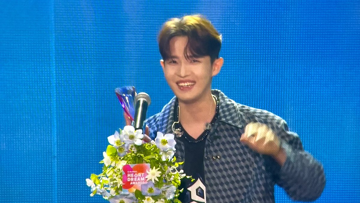haesging's tweet photo. 우리 재환이 베스트보컬상 축하해🥹💕
오늘 무대도 최고였다😚

#김재환_베스트보컬상_축하해 https://t.co/FH8yQrmJdv