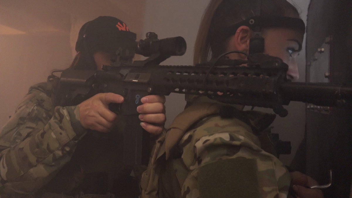 GIrlsTacticalS's tweet photo. 2 sucres!!
#girlsandguns #girlswithguns #GTS https://t.co/7WuwfGDp70