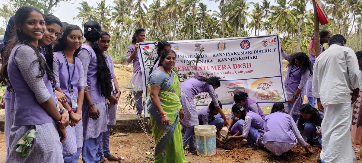NYK_Kanyakumari's tweet photo. Plantation of sapling under Meri Maati Mera Desh Campaign nearby village tank at Thalakulam gram panchayat in Kanyakumari district. #MeriMaatiMeraDesh #MaatiKoNaman #Veeronkavandan #SaplingPlantation #Amritvatika #Pledgetaking #PanchPran #nyktamilnadu
@YASMinistry
@Nyksindia https://t.co/fZ6S2Uq2xf