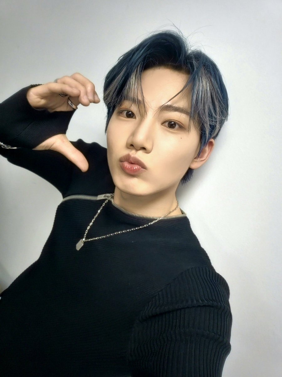 treasuremembers's tweet image. 우리 트메 항상 고맙고,
우리 트레저도 항상 고마워🖤🌠

#준규 #JUNKYU