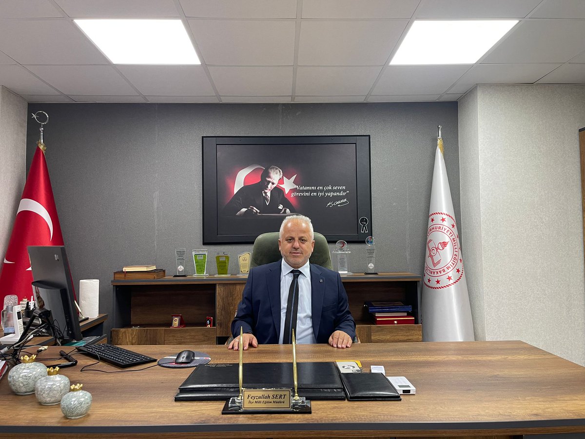 Esenler İlçe MillÎ Eğitim Müdürümüz Sayın Feyzullah SERT Görevine Başladı.
👇

esenler.meb.gov.tr/www/esenler-il…

<a href="/tcmeb/">Millî Eğitim Bakanlığı</a> <a href="/Yusuf__Tekin/">Yusuf Tekin</a>
<a href="/istanbulilmem/">İstanbul İl Millî Eğitim Müdürlüğü</a> <a href="/memleventyazici/">Levent Yazıcı</a>
<a href="/feyz65/">Feyzullah Sert</a>