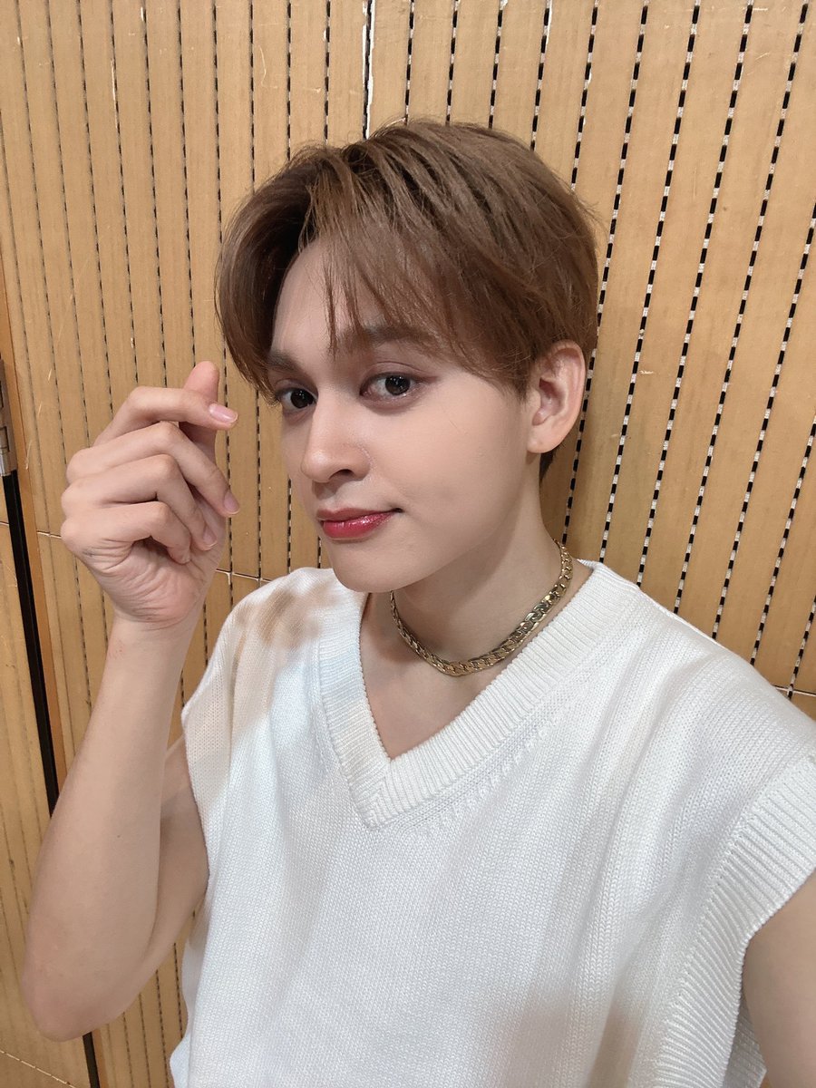 HORI7ON_twt's tweet photo. [🐼] Take care anchors thank u for watching our performance today🤍

#HORI7ON #호라이즌 #REYSTER #레이스터 https://t.co/Pl23IOxMf4