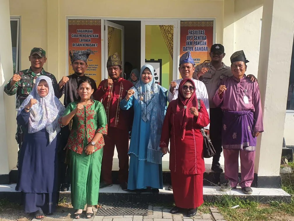 raya_tenayan's tweet photo. Pada hari Rabu tanggal  09 Agustus 2023 sekitar pukul 07.30 wib, di laksanakan kegiatan Apel bersama Forkopincam Kec.Kulim dalam rangka Peringatan Hari Jadi Provinsi Riau ke-66 Tahun 2023
di lanjutkan dengan sarapan pagi bersama https://t.co/aBuLcpudxO