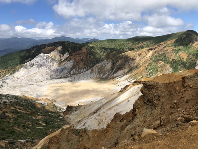 安達太良山すごかった!!!噴火口。駅からだと登山口まで長かった…明日もまた登山する。 