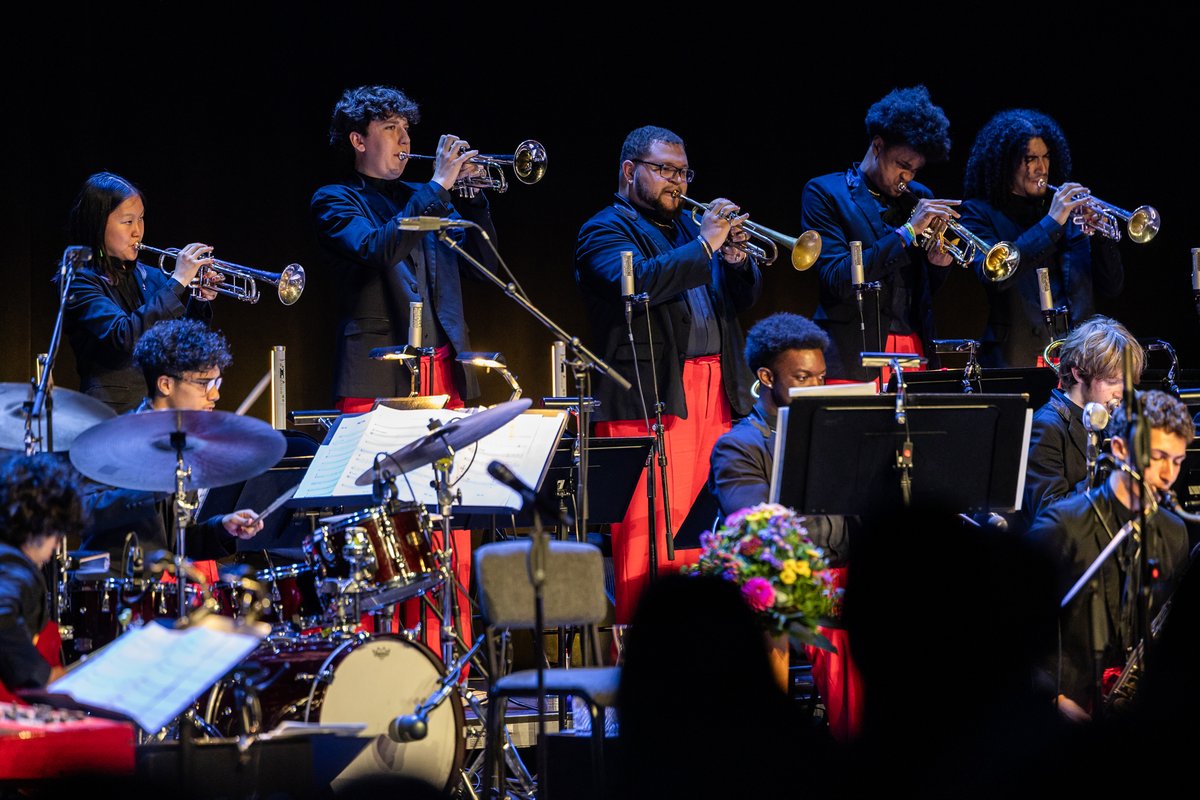 LucerneFestival's tweet photo. Continuing our #MusicForFuture series, the Carnegie Hall’s National Youth Orchestra Jazz, bandleader and trumpeter Sean Jones, and special guest @ddbprods brought lush big band sounds to Lucerne.

Photos © Patrick Hürlimann / Lucerne Festival https://t.co/2RMdWMr0UQ