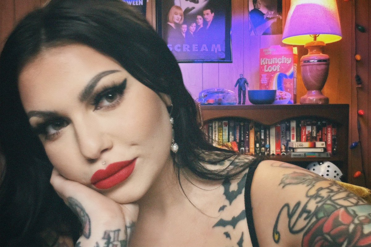 Nikki Grayson (@hellionnikki) on Twitter photo 