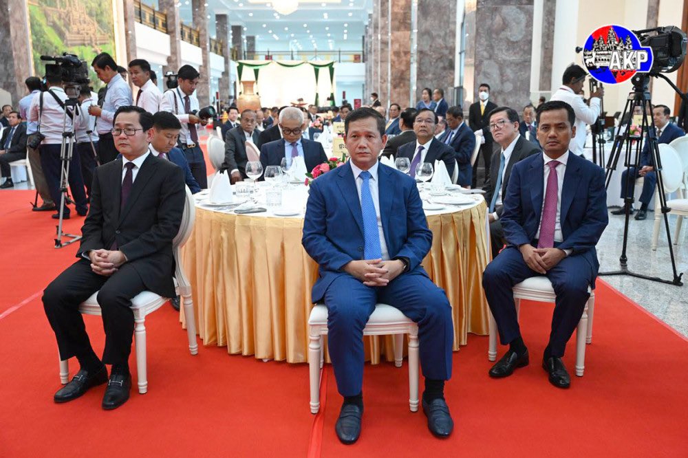 Peace_Palace_KH's tweet photo. Samdech Techo @hunsencambodia, PM of Cambodia and President of the Cambodian People's Party, organises a gathering and a solidarity dinner with outgoing and incoming cabinet members, at the January 7 Palace, this evening https://t.co/uLpf39I004