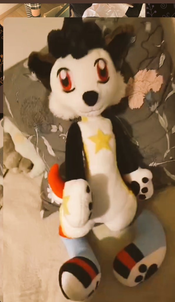 MEEEHH AAAAAAAAAAAAA MERCIII <a href="/fyro550/">Fyro</a> TES UN AMOUURR 😭😭✨️✨️✨️✨️❤️❤️❤️❤️✨️❤️✨️❤️✨️❤️⭐️⭐️👑
ELLE EST MAGNIFIQUE MERCI 1000 FOIS POUR CE KDOO D'ANIV !

Mon fufu en peluchhe :D

Peluche faite par : Elvinia.plush on instagram
#furry #furryfandom