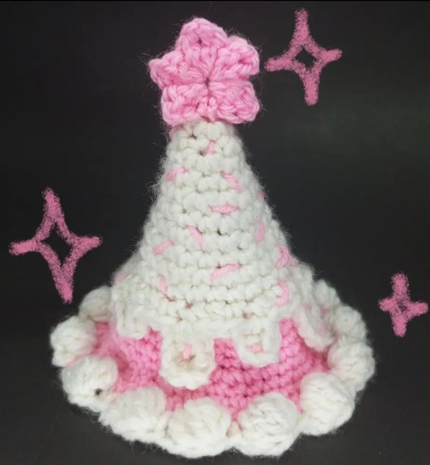 dekhainjee's tweet photo. also hey, i crocheted a hat🤠 https://t.co/ZbH7OlvOxW