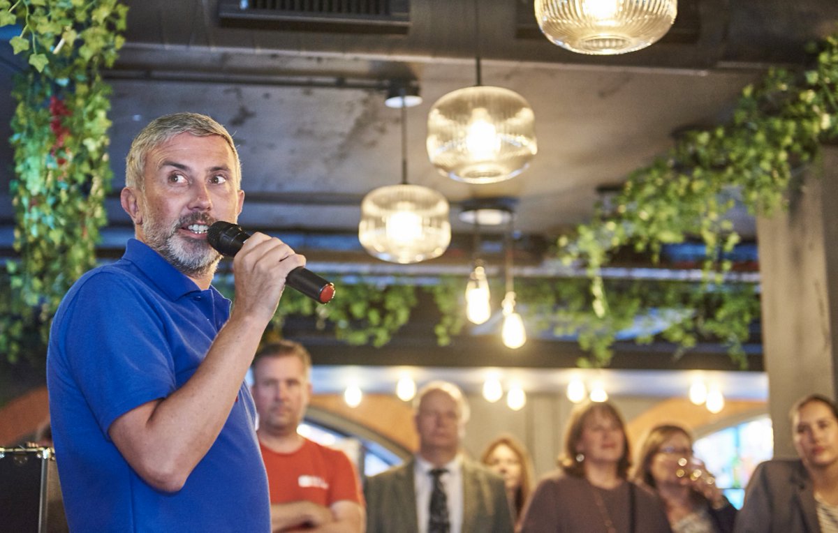 Amazing buzz on Friday <a href="/veeno_uk/">Veeno</a> ...
Welcome back @willow1871 we missed you. Thanks to Veeno's Reading for hosting, cheers Andre and Bruna, and speaker Tom Price <a href="/ReadingPride/">Reading Pride</a> ... volunteers needed for 2 September, please email info@readingpride.co.uk. shorturl.at/bdpyK