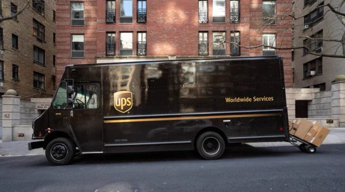 WorldNewsFlare's tweet photo. High Earnings for UPS Truck Drivers in the US: Expected Annual Salary of $170,000 💼💰 

#UPS APOLOGIZE TO LISA WE WERE RIGHT #Jailer Anya Bad Blood #thursdaymorning Iggy #ThursdayMotivation  Kathy Griffin lorde ITS HAPPENING #thursdayvibes sadie Speak Now Polaroids https://t.co/MiL14ZFH0g