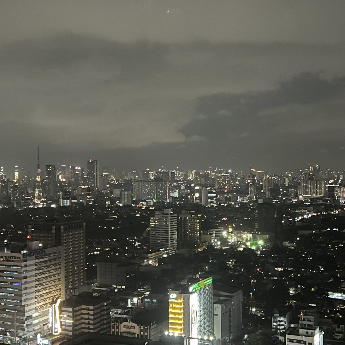 xngvern's tweet image. city night lights