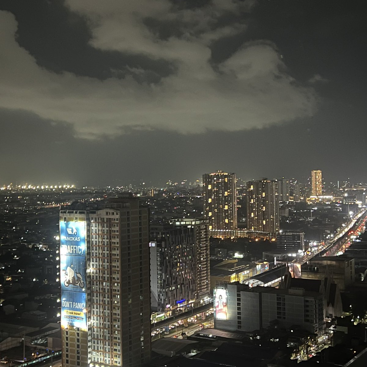 xngvern's tweet image. city night lights