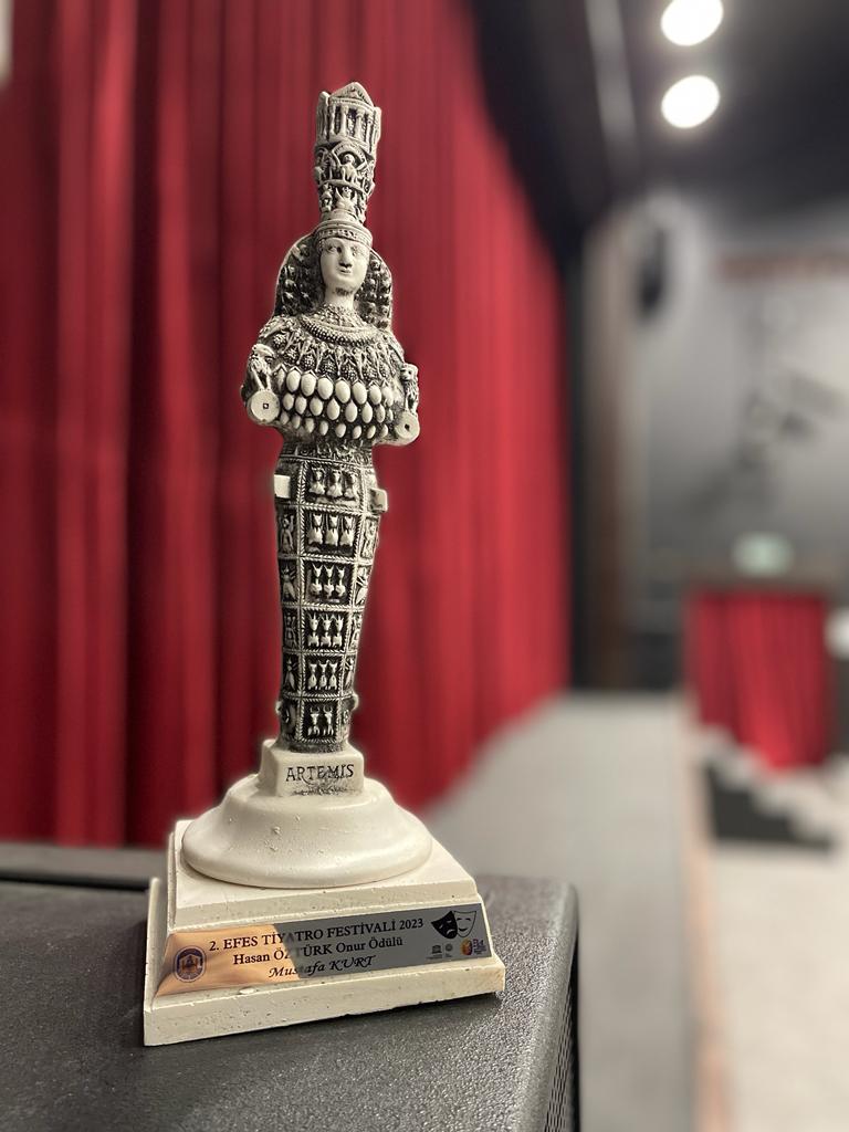 2023 yılı 2. Efes Tiyatro Festivalinde Devlet Tiyatroları Genel Müdürümüz Mustafa Kurt’a "Hasan Öztürk Onur Ödülü" verildi.