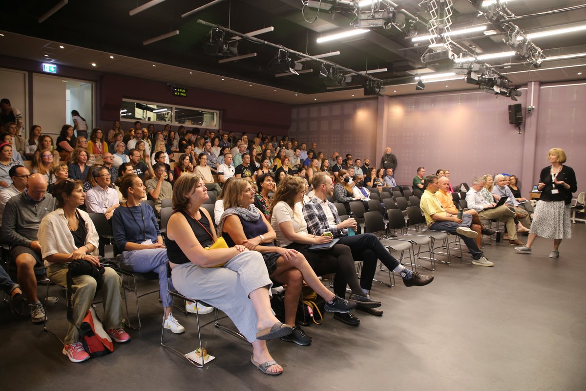 AIS Vienna tweet media