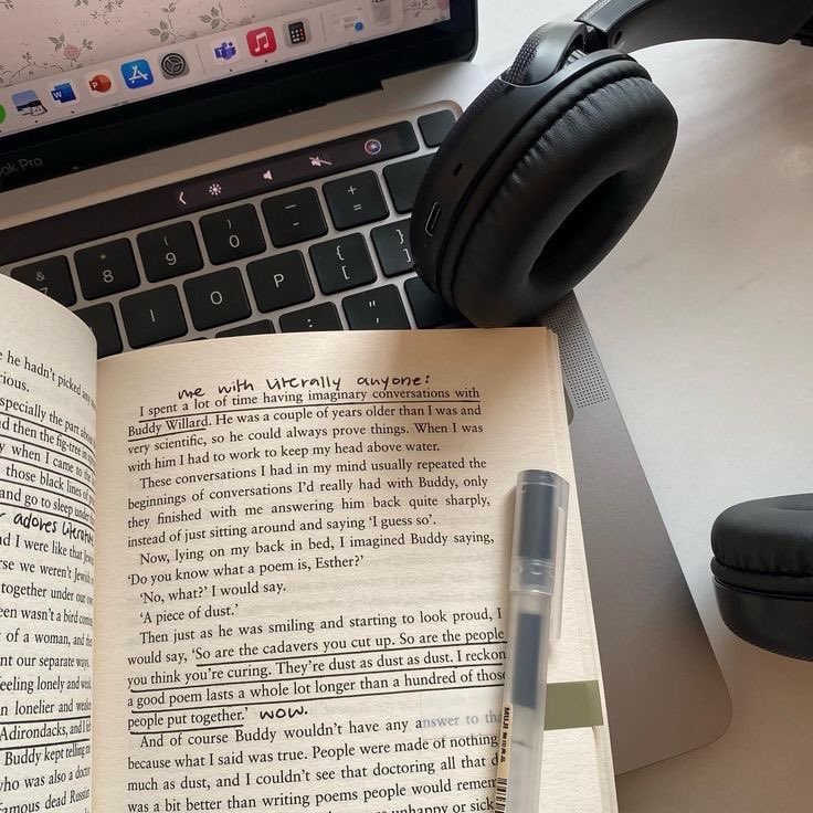 studywval's tweet image. hey ! i’m new to  #studytwt  and  i’m  looking  for moots and study buddies!

— about  me . . . 🍃
💭  : val, she / her
💭  : 05  liner,  gemini, filo
💭  : STEM student
🫶🏻 : books, coffee, music, netflix

♡ / ↻ to  be  moots ! [#studytwtph]