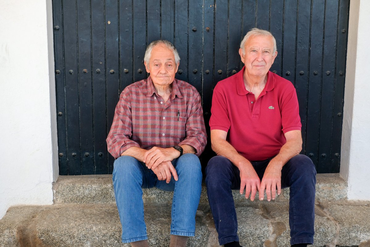 Coneixem en Jordi Boy i en Pere Cortey amb 'Memòries de la tradició pesquera i gastronòmica de la Costa Brava'. Repesca alguns dels comentaris a: 

instagram.com/p/Cvwz5a5sPj7/ 

@galpcostabrava

#cuinaempordanet #galpcostabrava #memoriesdelatradiciopesquera