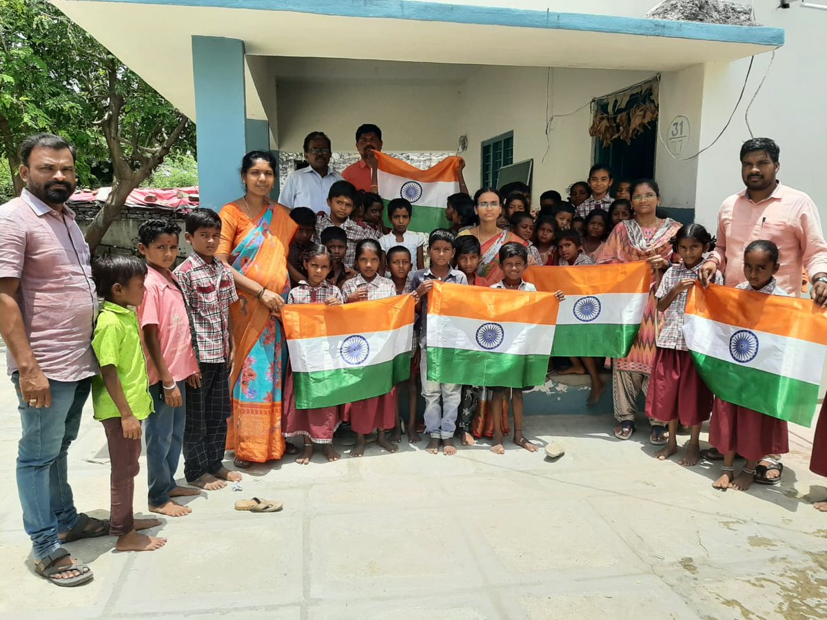 SPMAHBUBNAGAR's tweet photo. #HarGharTiranga 2.0 campaign by Utkur Sub Office team #HarDilTiranga #IndiaPost4Tiranga https://t.co/iPKUSJDcqY