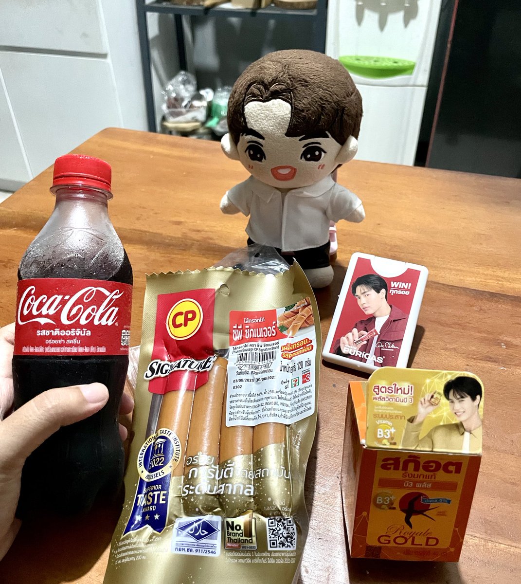ikkaaa's tweet photo. Sampe juga dirumaaah
Ini ter win win 🤣🤣
#WINxCocaCola #CPSIGNATURExWIN #scotch #PURICAS #winmetawin https://t.co/vCk4MFnLrf