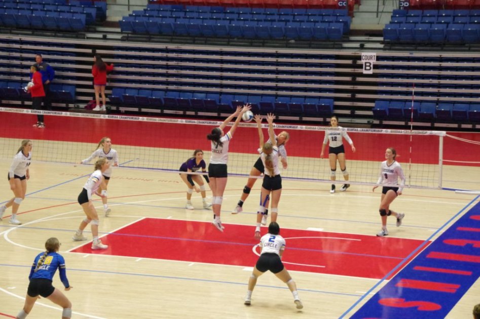 4A Volleyball: "Truly love" the sport - Circle returns 3 elite players with all-around Jacqueline Corcoran, 6-foot-2 Mia Fox and S Reagan Smith; plus a legendary 900-win coach in Shelly Nibarger; could it yield the best team in school history?

sunflowersportssolutions.com/newsarticle.cf…