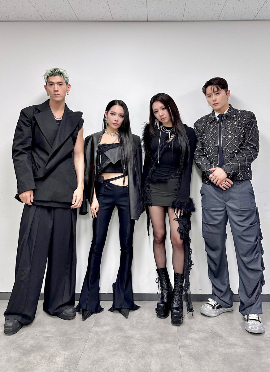KARD_Official's tweet photo. [#KARD]
230810
2023 K 글로벌 하트 드림 어워즈 📷

#KARD #카드
#하트드림어워즈 https://t.co/76GbJM44Jm